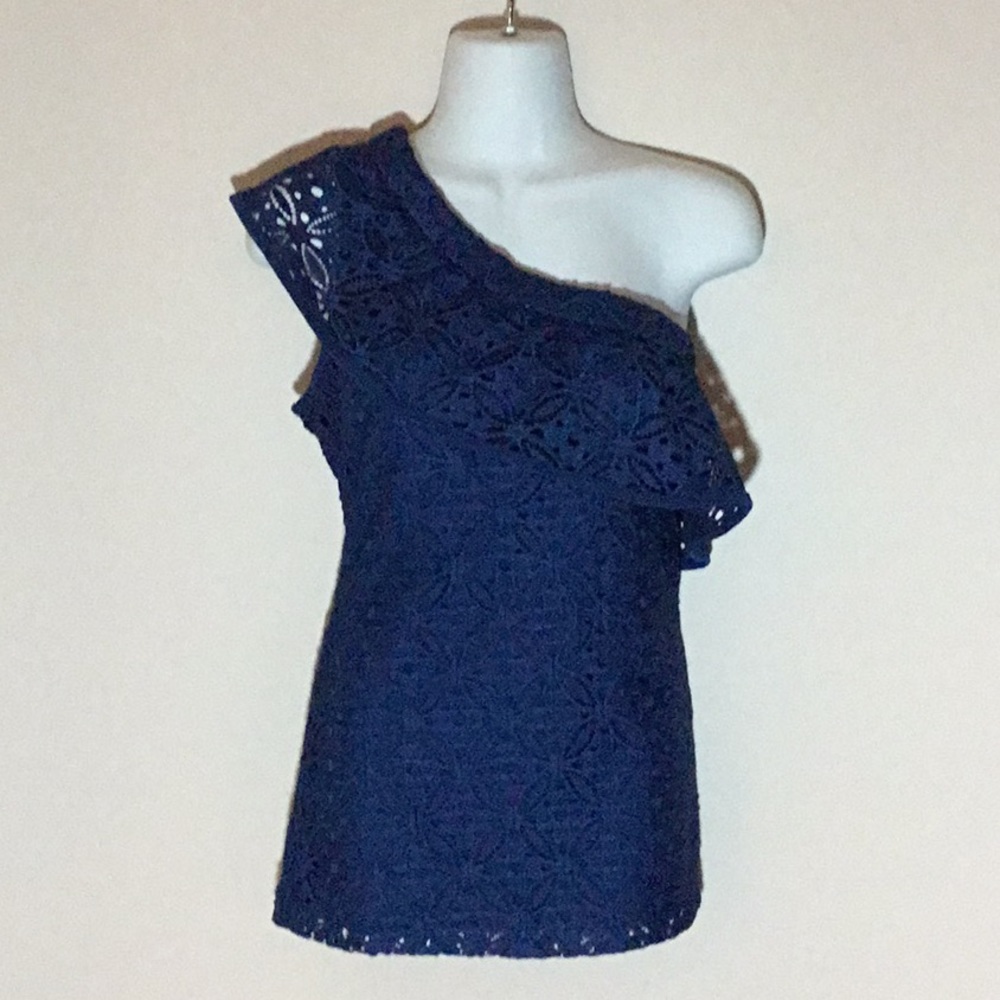 Off-the-shoulder lace top